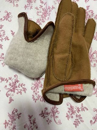 Guantes de lana con botón M