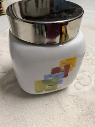 Tarro cerámico con tapa metálica