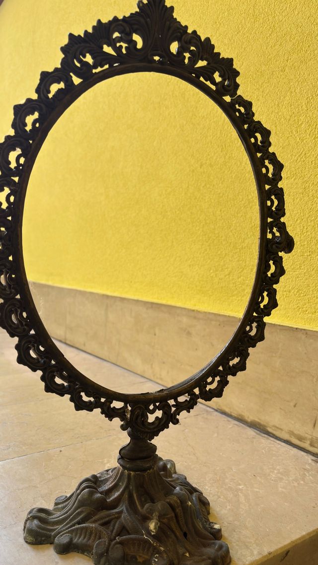 Cornice antica in ottone