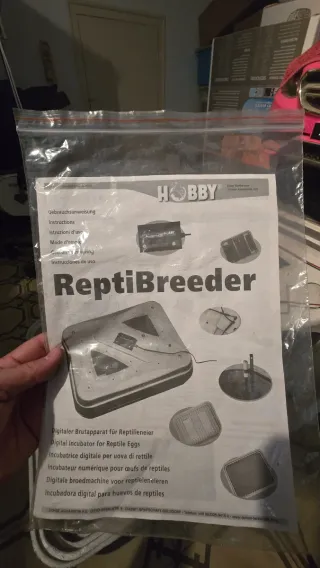 Incubadora ReptiBreeder Plástico Gris