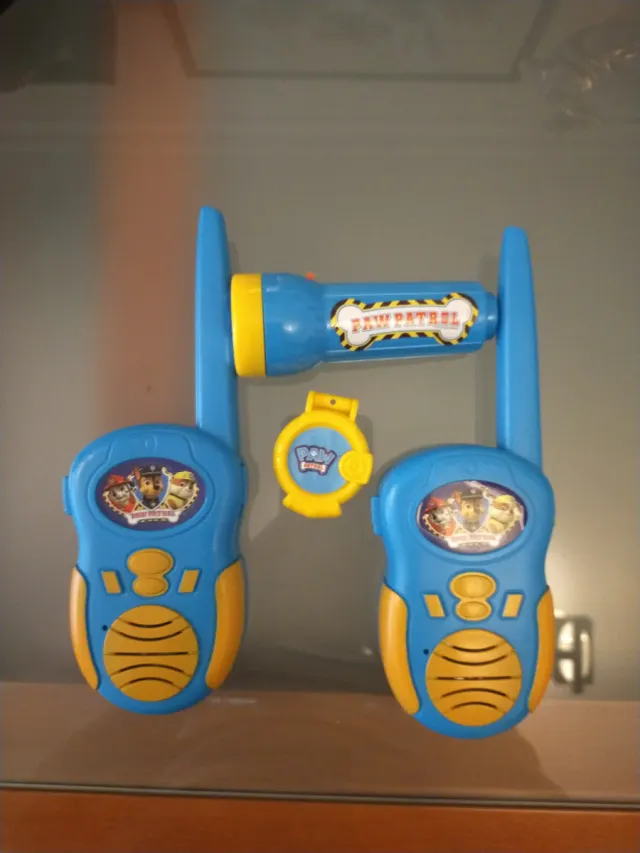 Set de walkie talkies y linterna Patrulla Canina