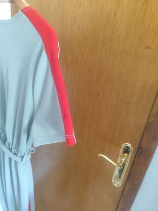 Mono gris deportivo - Rojo