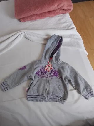 Casaco infantil cinzento com capuz