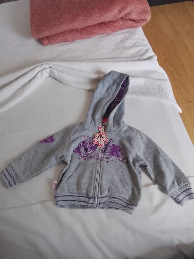 Casaco infantil cinzento com capuz