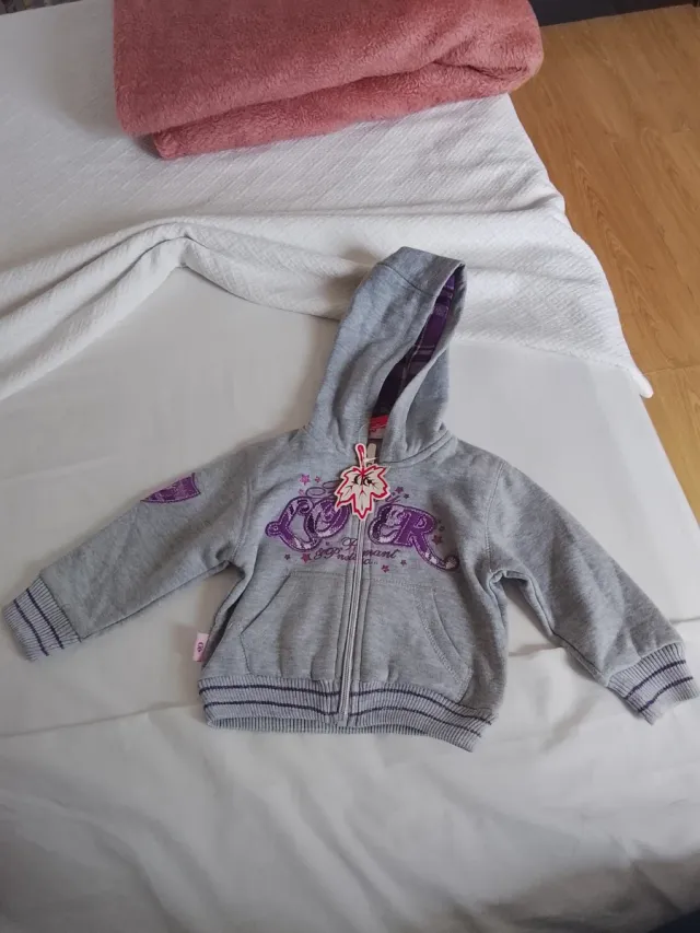 Casaco infantil cinzento com capuz