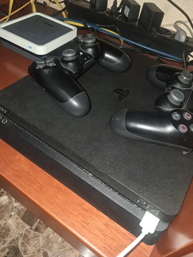 PS4 (PlayStation 4) + 2 Mandos