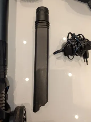 Aspiradora escoba y accesorios