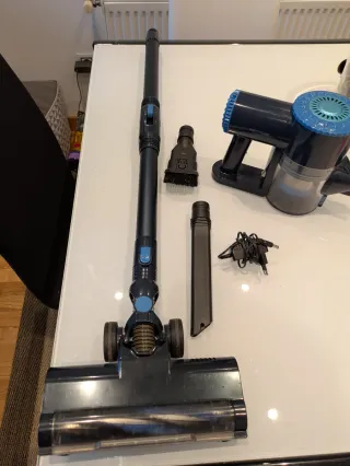 Aspiradora escoba y accesorios