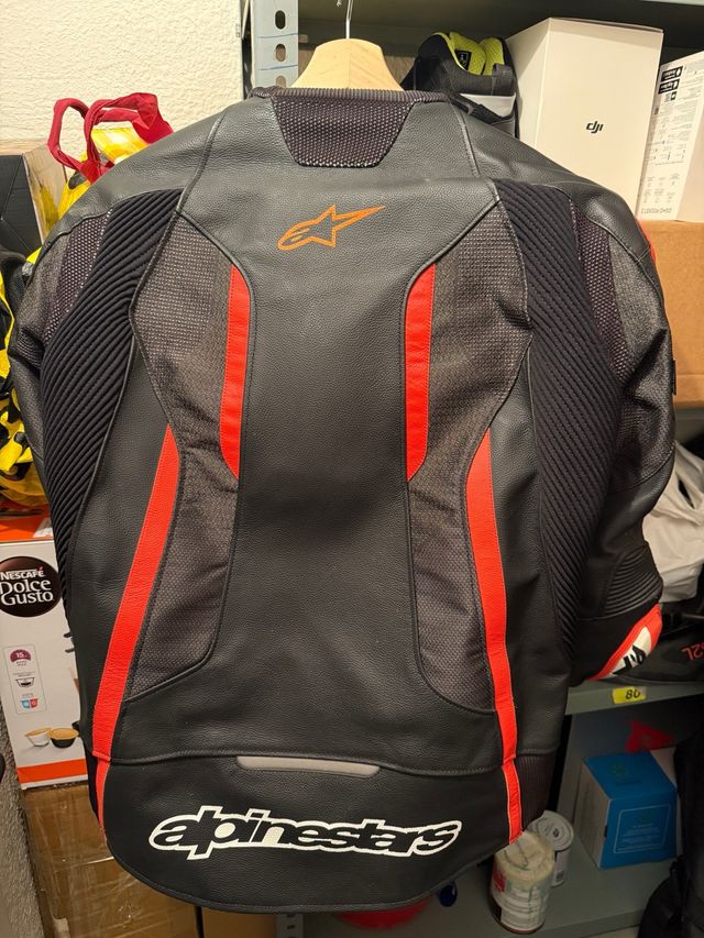 Chaqueta Alpinestars de cuero.
