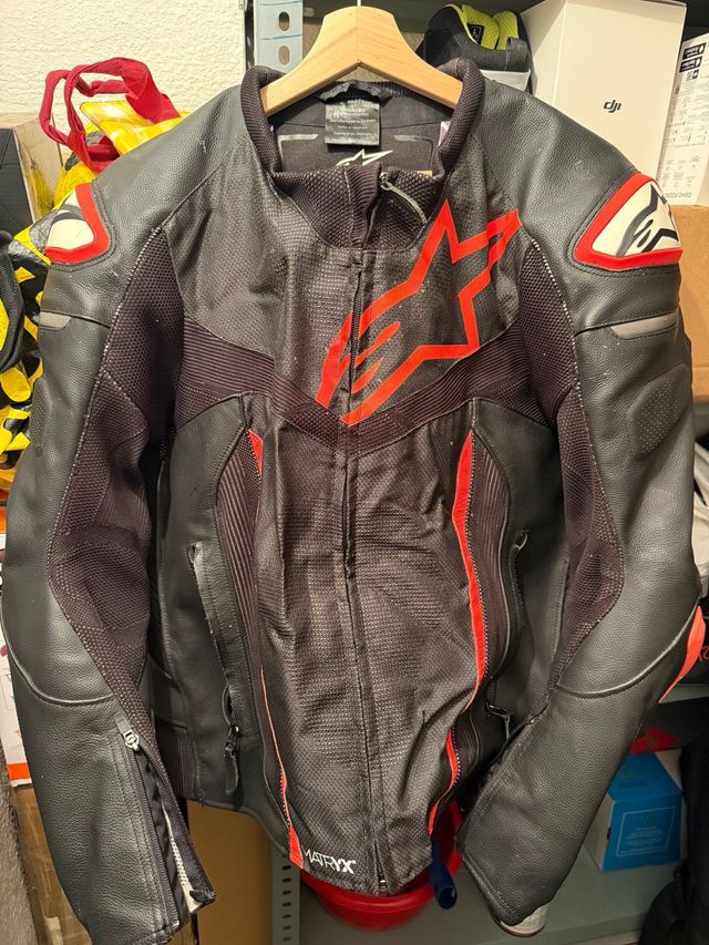 Chaqueta Alpinestars de cuero.