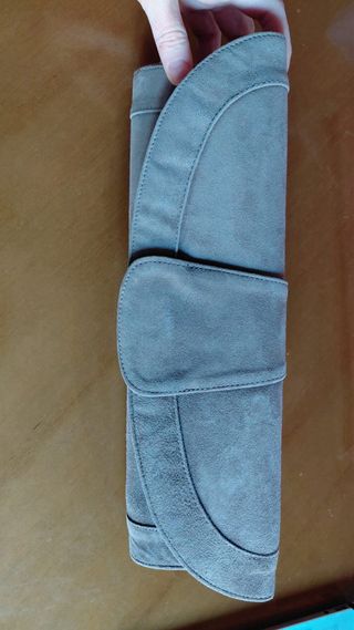 Carteras de mano piel y ante . Restos de tienda