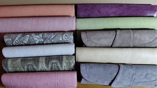 Carteras de mano piel y ante . Restos de tienda