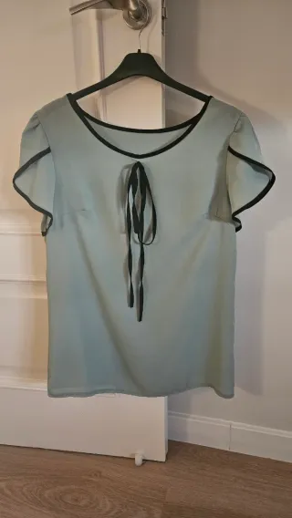 Blusa Teal con detalles negros