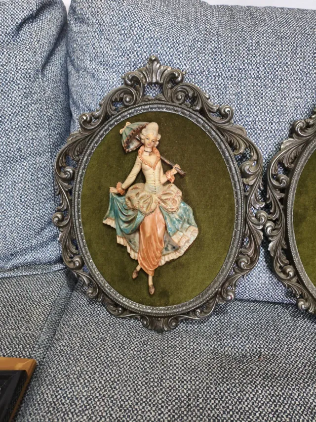 Decoración de pared ovalada con figura