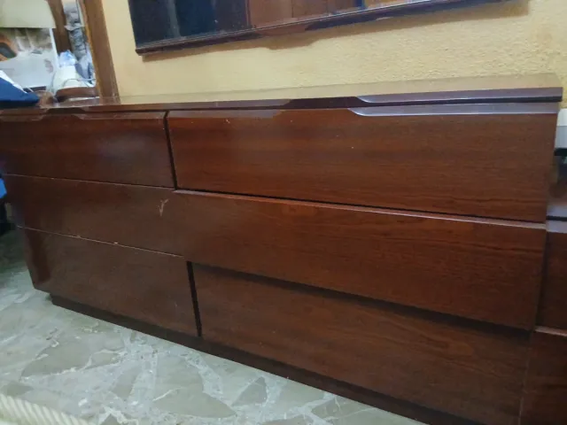 Aparador de madera marrón