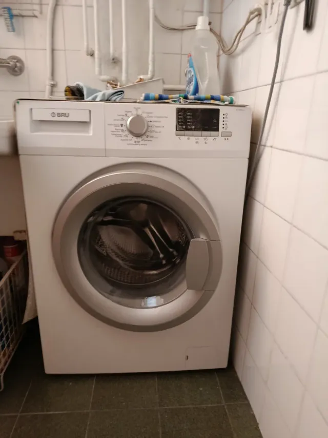 Lavadora BRU frontal blanca