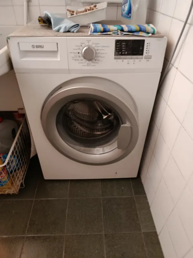 Lavadora BRU frontal blanca