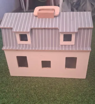 Casa de muñecas de madera