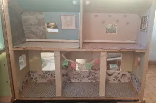 Casa de muñecas de madera