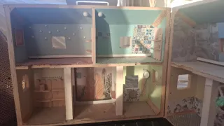 Casa de muñecas de madera