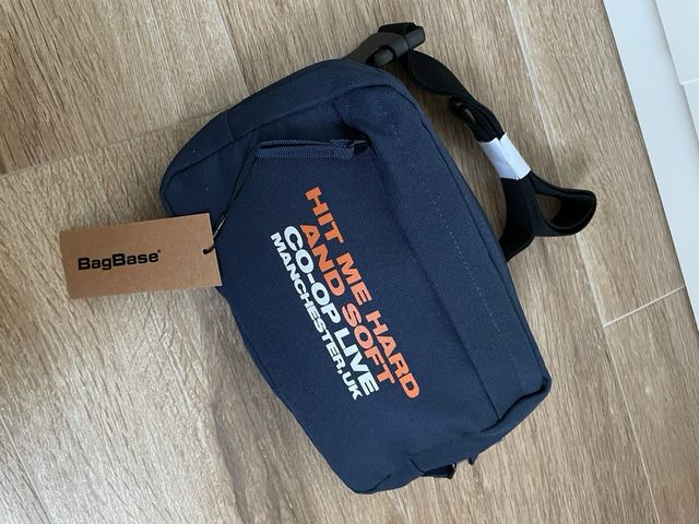 Riñonera Billie Eilish Hit me Hard and Soft