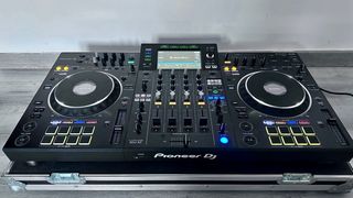 Pioneer XDJ-XZ DJ Controller con Flight case