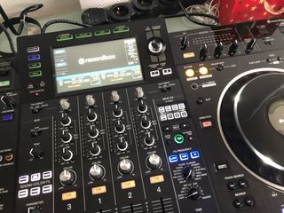 Pioneer XDJ-XZ DJ Controller con Flight case