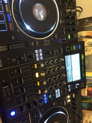 Pioneer XDJ-XZ DJ Controller con Flight case