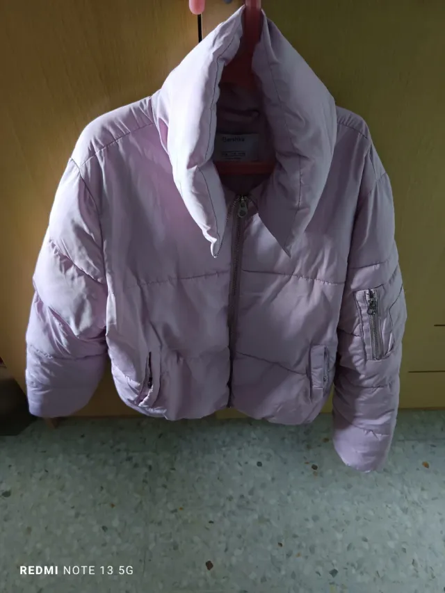 Abrigo Bershka rosa talla XS/S