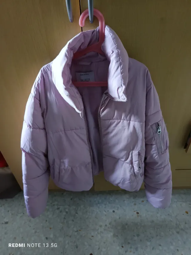 Abrigo Bershka rosa talla XS/S