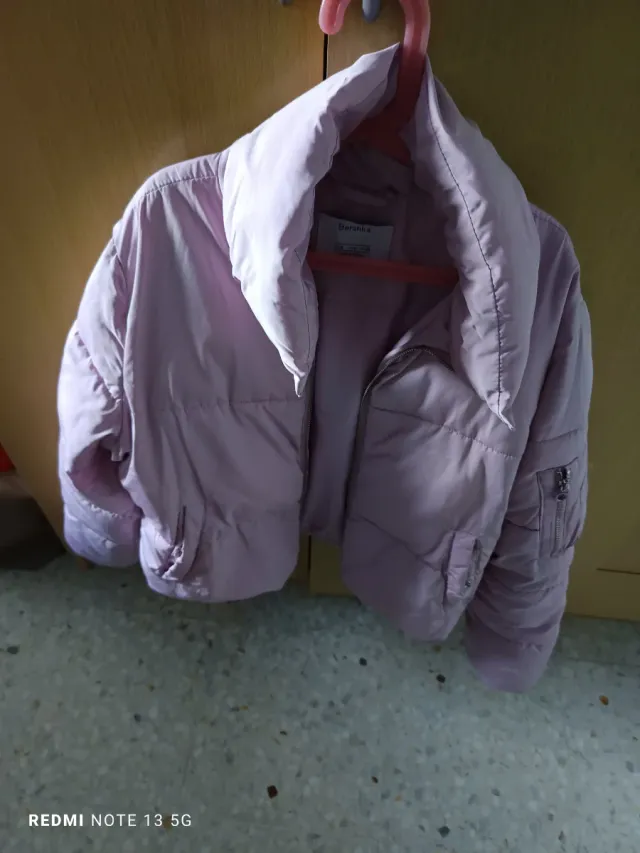 Abrigo Bershka rosa talla XS/S