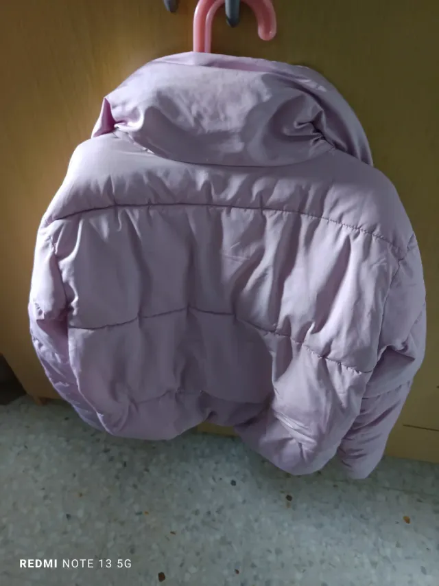 Abrigo Bershka rosa talla XS/S