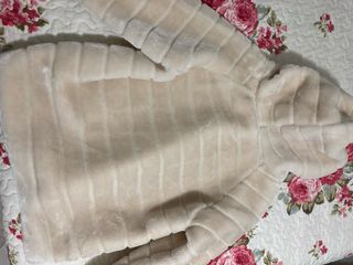 Cappotto beige in pelliccia sintetica