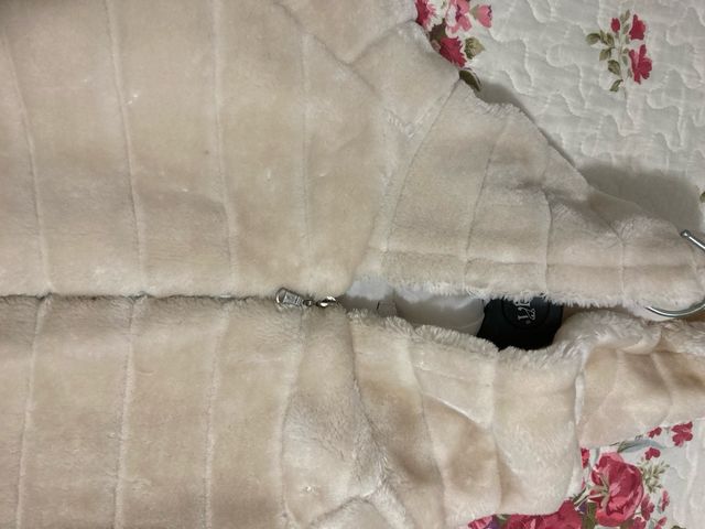 Cappotto beige in pelliccia sintetica