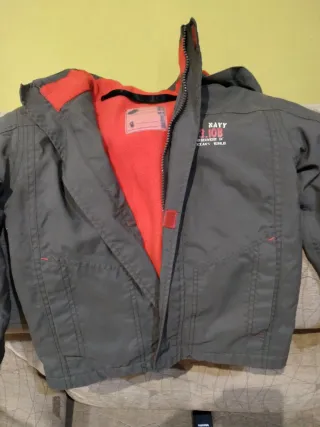 Chaqueta parka verde y roja