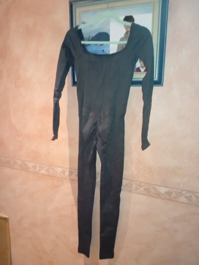 Mono gris manga larga