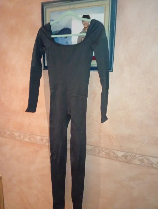 Mono gris manga larga