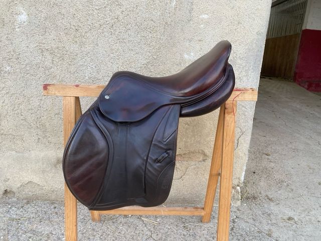 Silla de montar de cuero marrón CWD