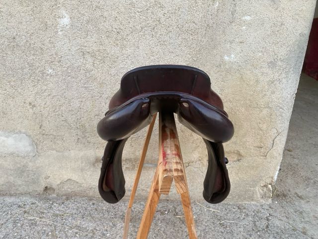 Silla de montar de cuero marrón CWD