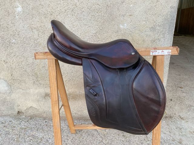 Silla de montar de cuero marrón CWD