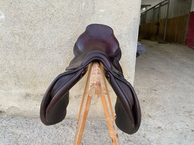 Silla de montar de cuero marrón CWD