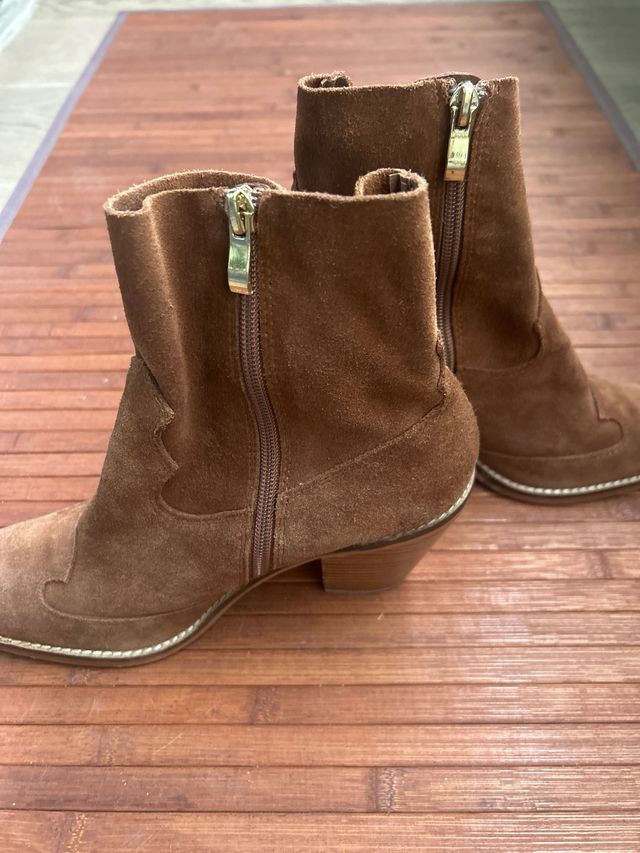 Botines cowboy de piel de ante