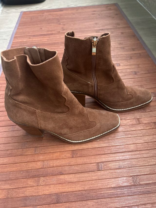 Botines cowboy de piel de ante