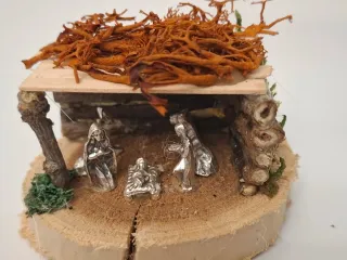 Mini presepe artigianale su base in legno