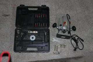 Fresatrice Verticale Completa di Valigetta