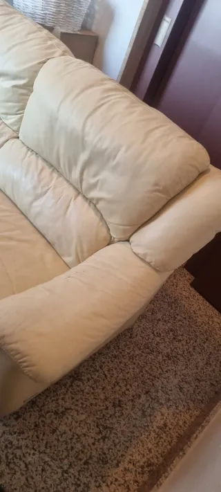 Sofá de piel beige/blanco,