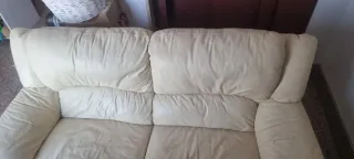 Sofá de piel beige/blanco,