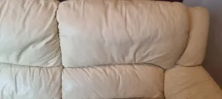 Sofá de piel beige/blanco,