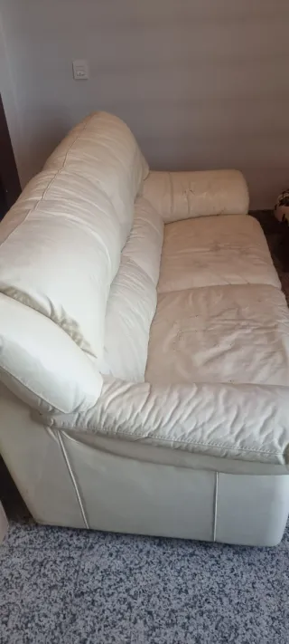 Sofá de piel beige/blanco,