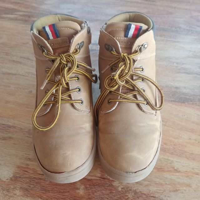 Botas niño marrones. Tommy Hilfiger. N. 38